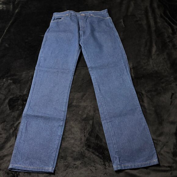 Men’s Wrangler Jeans Size 35x36 Straight Leg 100% Cotton Med Wash - Picture 1 of 4
